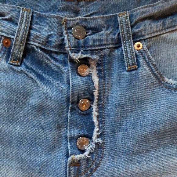 LEVI JEAN SHORTS 🦋 - Picture 5 of 6